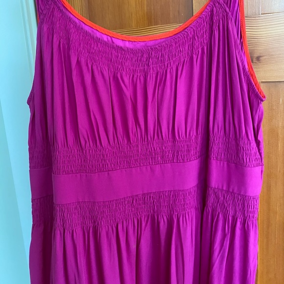 Flowy comfy dress in a beautiful vibrant color. Size medium - Picture 3 of 3